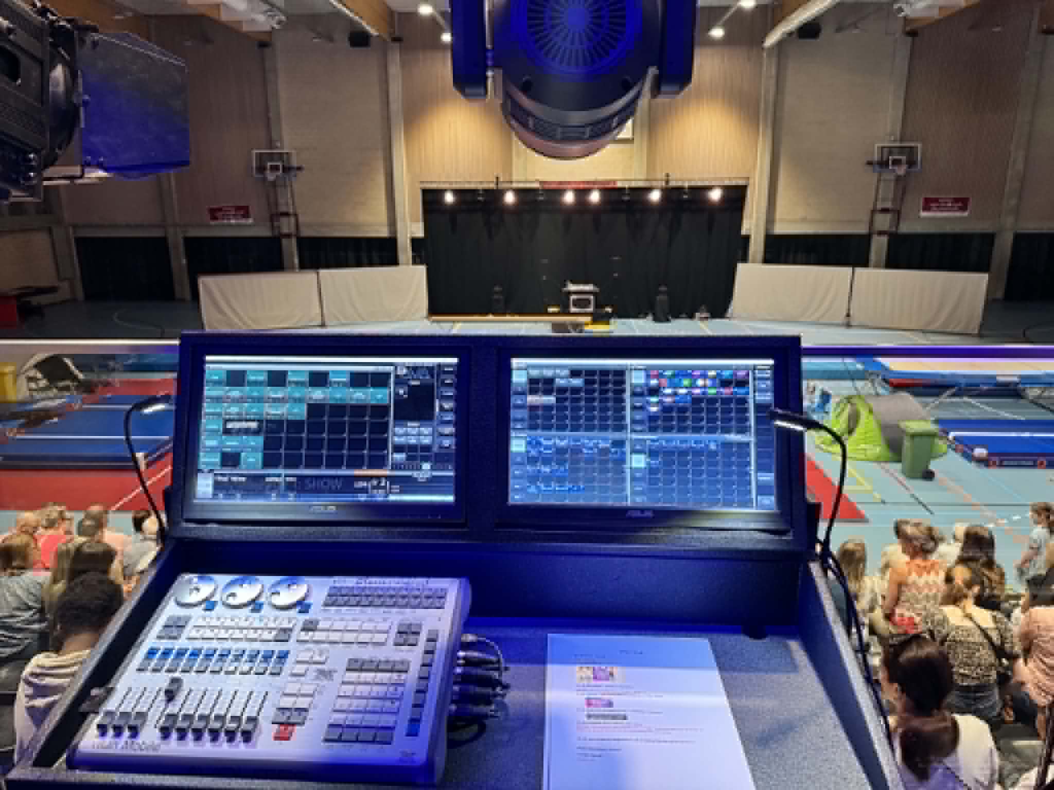 Podium met licht en geluid op locatie